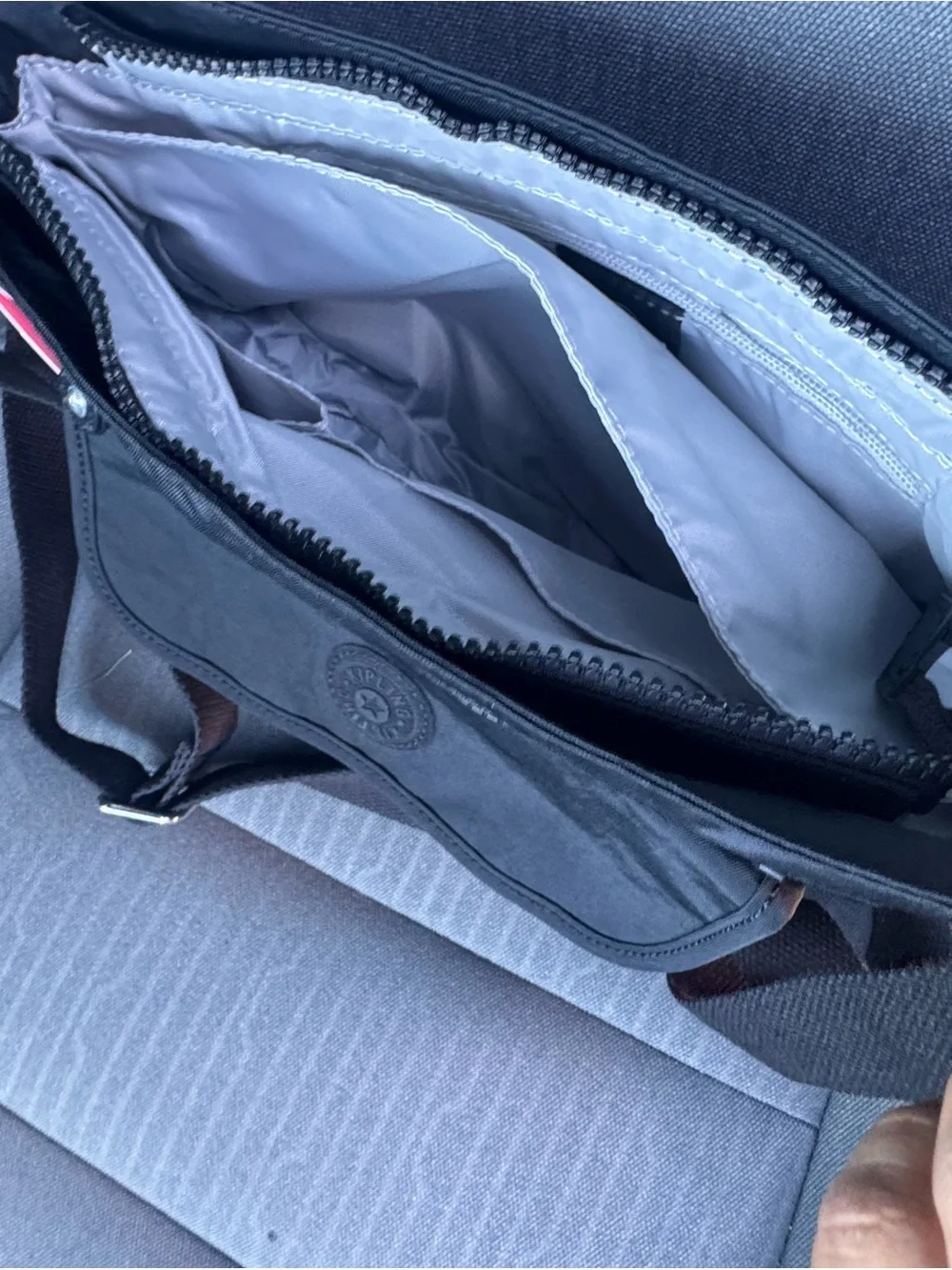 Kipling compact messenger